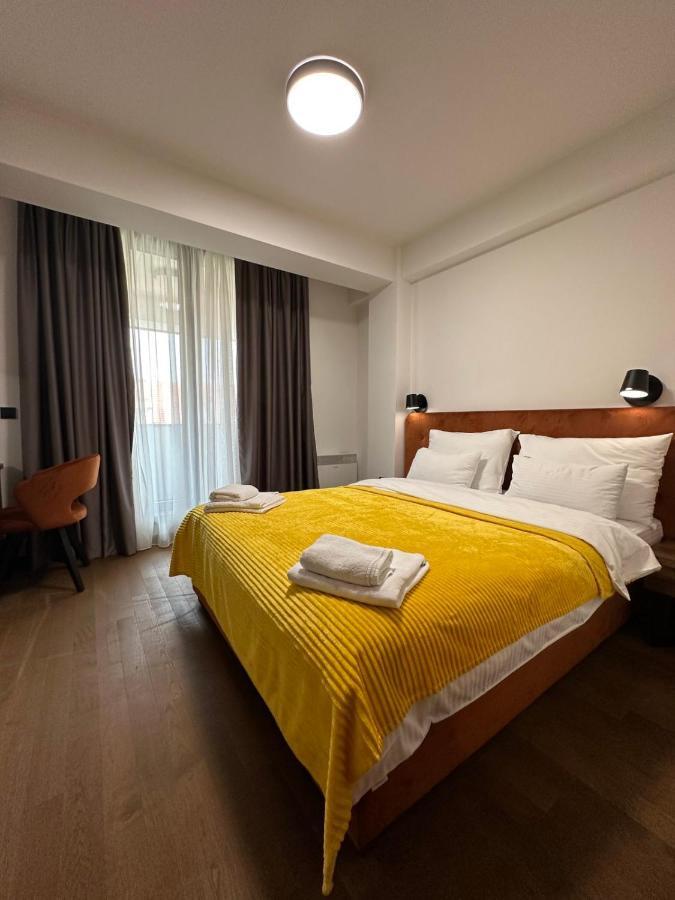Golden Mountain Apartment *