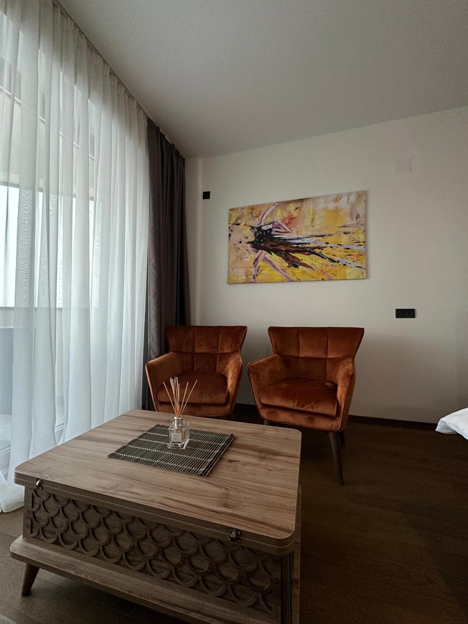 Golden Mountain Apartment